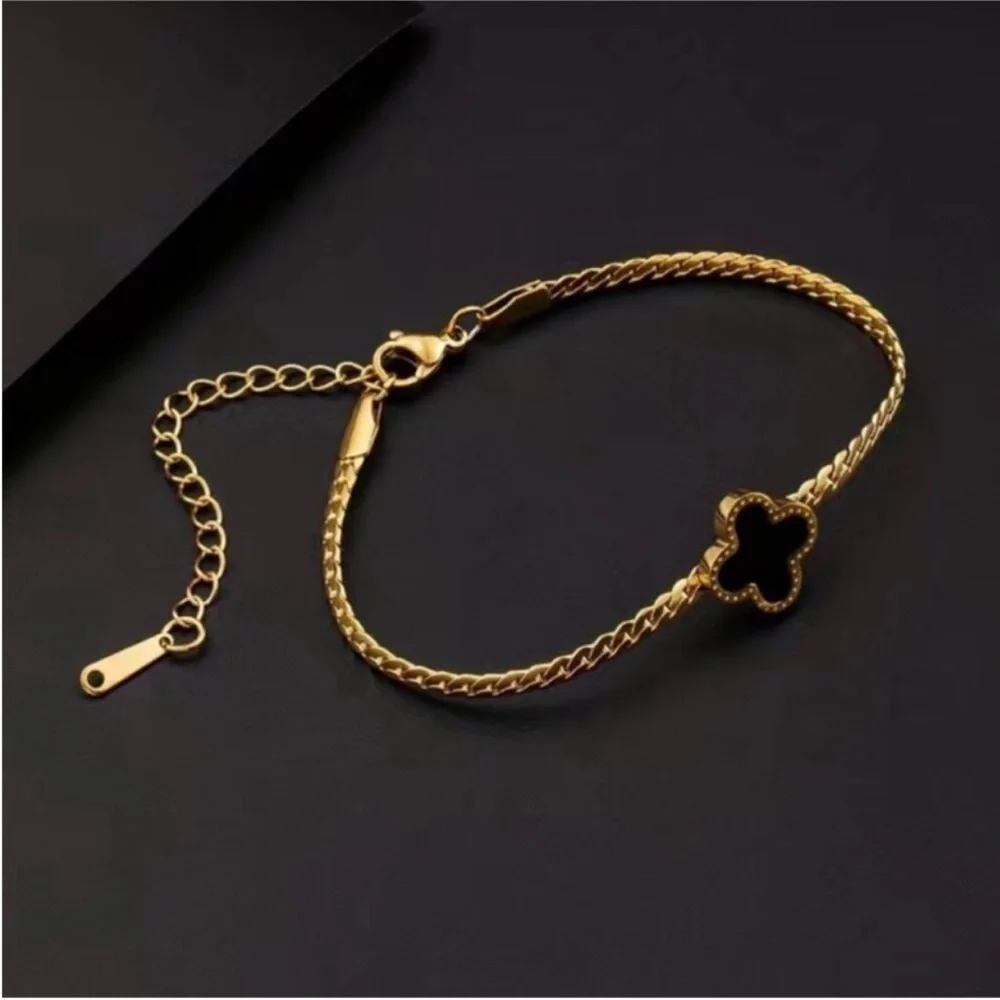 N/A women’s gold